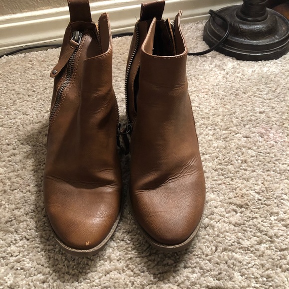 Shoes - Picture 1 of 4